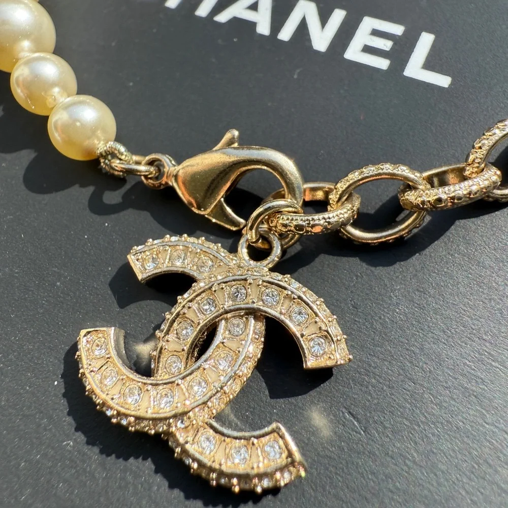 Chanel 19V Graduated Pearl Crystal Crystals CC Logo Charm Pendant Bracelet Gold - Picture 8 of 13